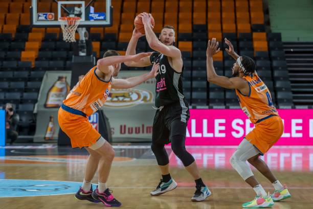 士的比赛中 士的比赛中